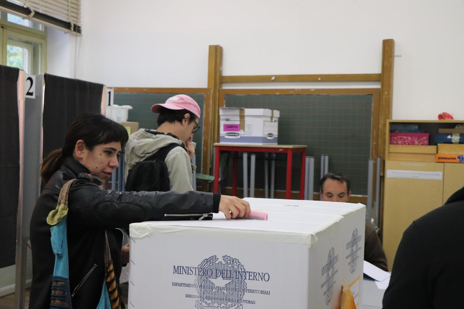 Immagine per Seggi chiusi alle 23: affluenza al 65% a Gorizia, cala la partecipazione